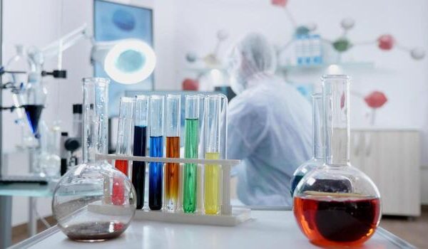 What Are the Essential Equipment Used in a Chemistry Lab for Experiments?