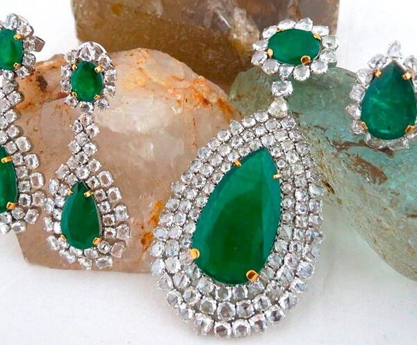 Celebrity-Inspired Silver Necklace Styles You Can Wear Day