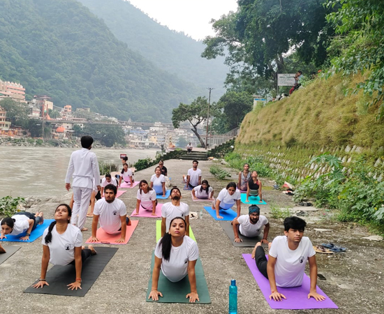 Experience Deep Cleansing at a Detox Retreat in Rishikesh